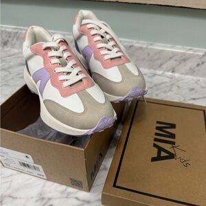 NWT! MIA Kids Tennis shoes. Size 4.